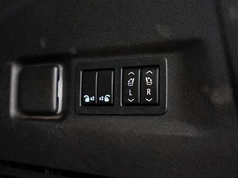 Used 2021 Chevrolet Suburban Z71 w/ Z71 Off-Road Package image 38