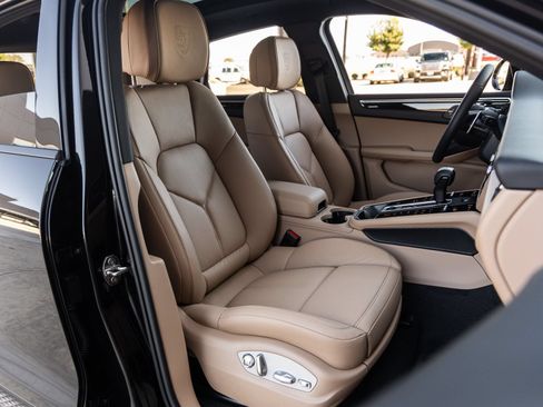 Certified 2026 Porsche Macan AWD/4WD image 42