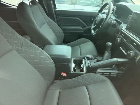 Used 2024 Toyota Tacoma SR image 7