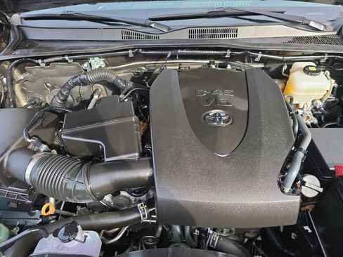 Certified 2020 Toyota Tacoma TRD Off-Road image 33