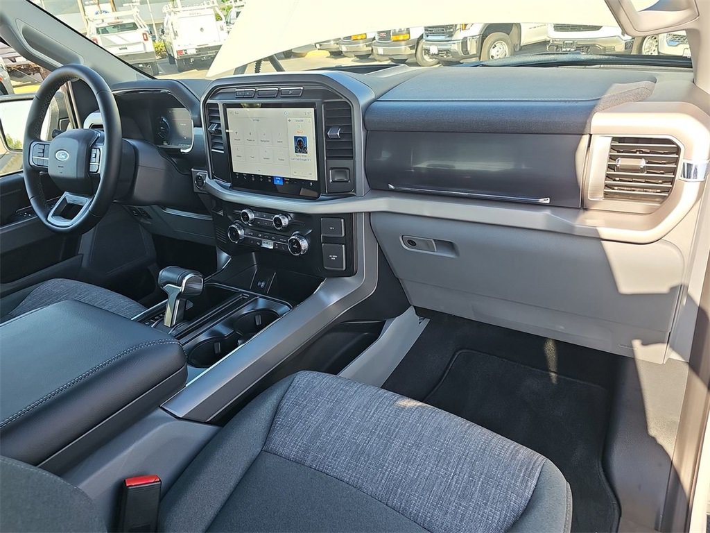 Used 2023 Ford F150 Lightning XLT AWD/4WD image 28