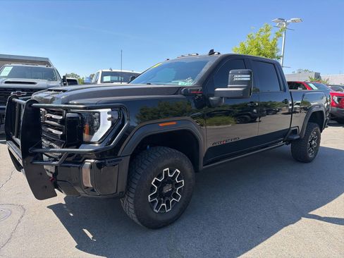 Used 2024 GMC Sierra 2500 AT4X AWD/4WD image 2