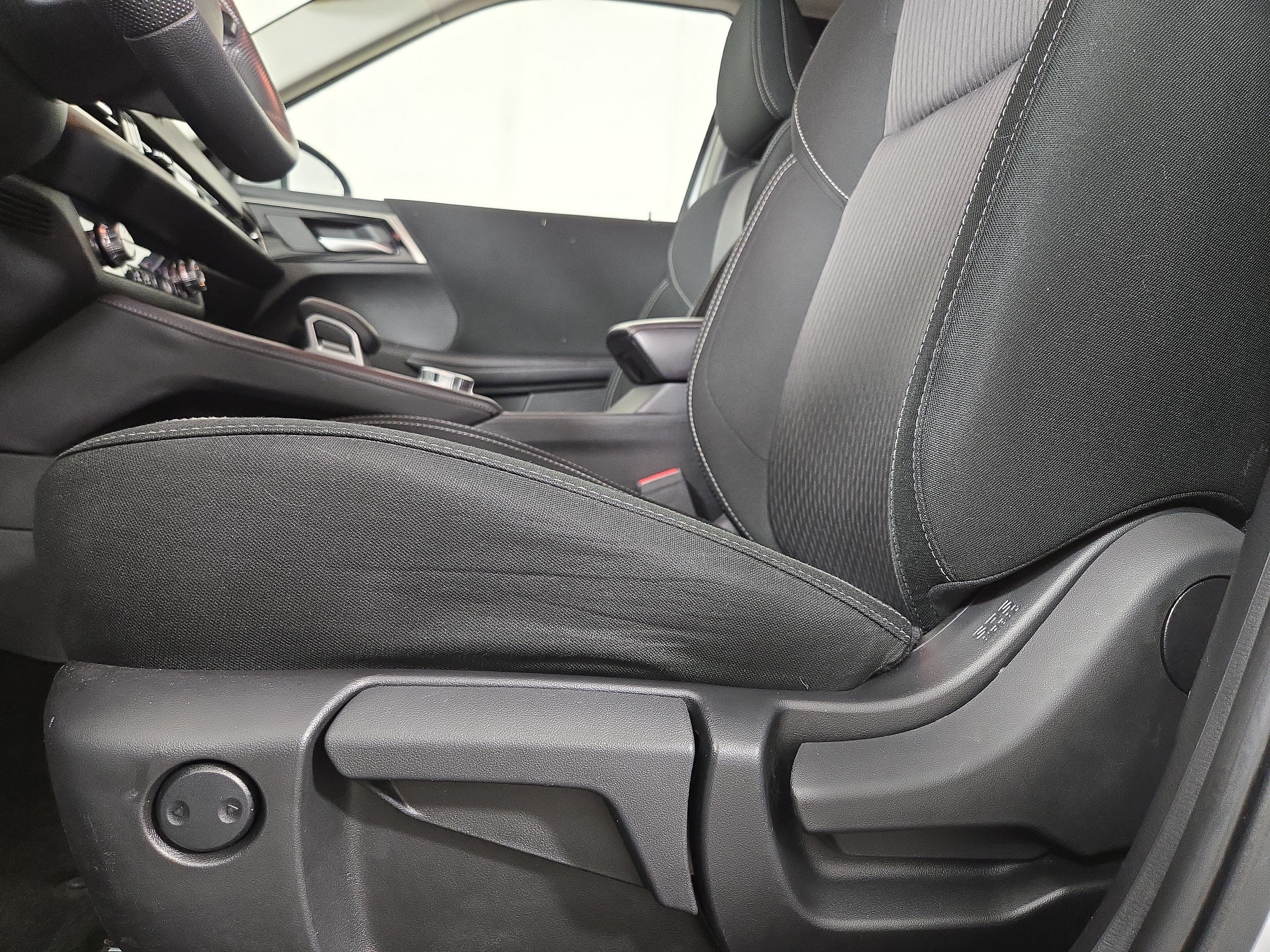 Used 2024 Mitsubishi Outlander ES AWD/4WD image 30