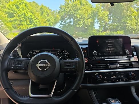 Used 2025 Nissan Pathfinder SV FWD image 13