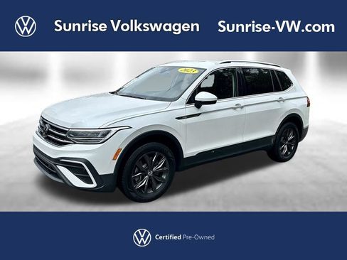 Used 2023 Volkswagen Tiguan SE FWD image 1