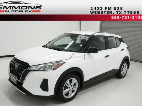 Used 2024 Nissan Kicks S FWD image 1