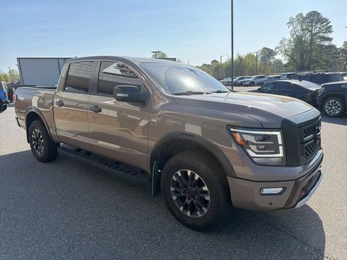Used 2023 Nissan Titan PRO-4X w/ Pro-4x Convenience Package image 8