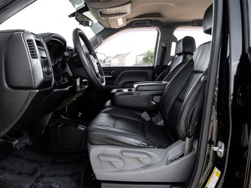 Used 2018 Chevrolet Silverado 1500 Custom w/ Custom Value Package image 3