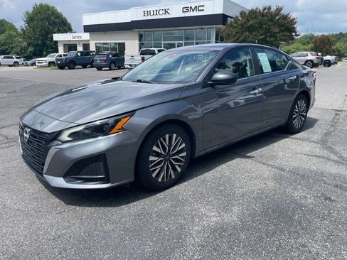 Used 2024 Nissan Altima 2.5 SV FWD image 7