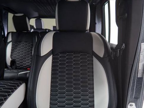 Used 2025 Jeep Gladiator Sport image 47