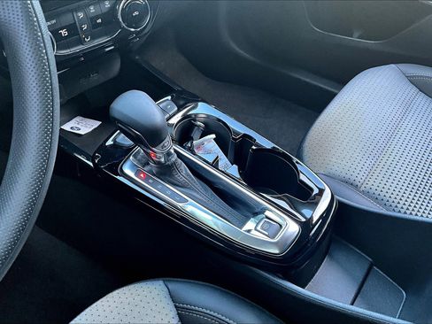 Used 2024 Chevrolet Trax LT image 15