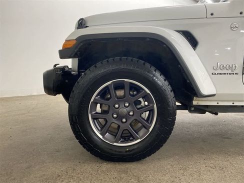 Used 2023 Jeep Gladiator Overland image 11