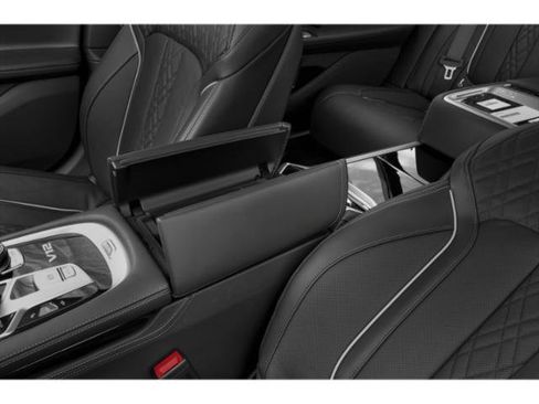 Used 2021 BMW M760i xDrive image 17