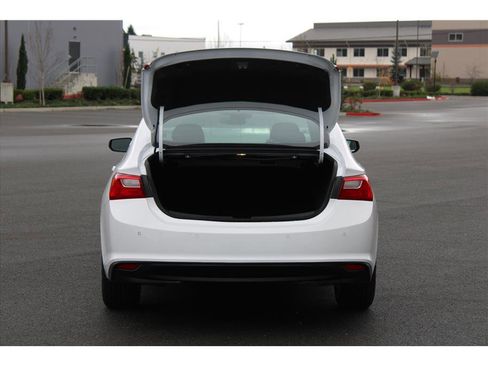 Used 2024 Chevrolet Malibu LT image 36