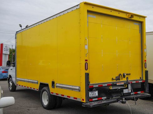 Used 2024 Ford E-350 and Econoline 350 Super Duty w/ Driver's Safety Package RWD image 4