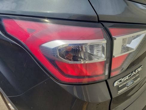 Used 2017 Ford Escape SE w/ Equipment Group 201A FWD image 10