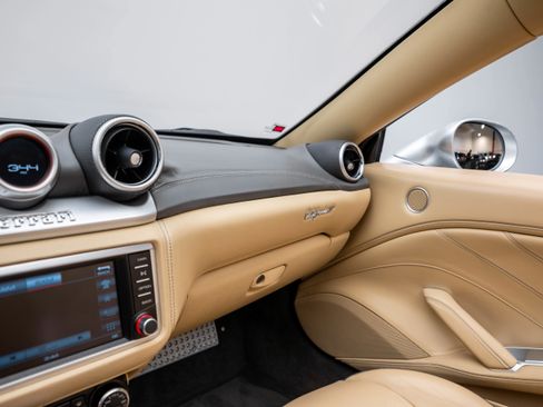Certified 2016 Ferrari California T image 31