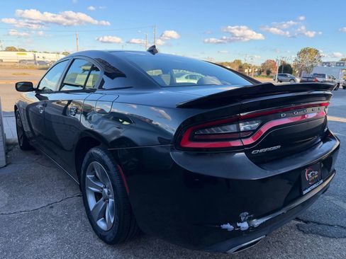 Used 2016 Dodge Charger SXT image 5