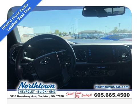 Used 2018 Toyota Tacoma TRD Sport AWD/4WD image 14