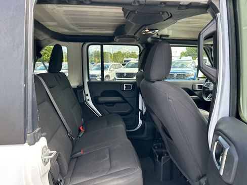 Used 2022 Jeep Wrangler Unlimited Sahara image 37
