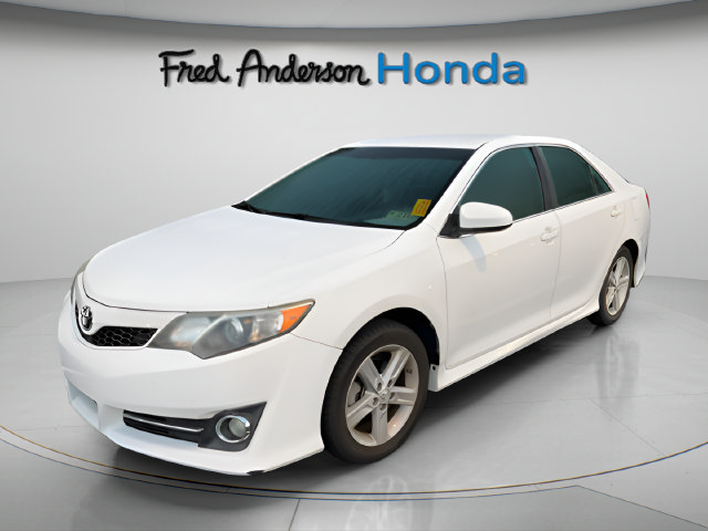Used 2014 Toyota Camry SE FWD image 2