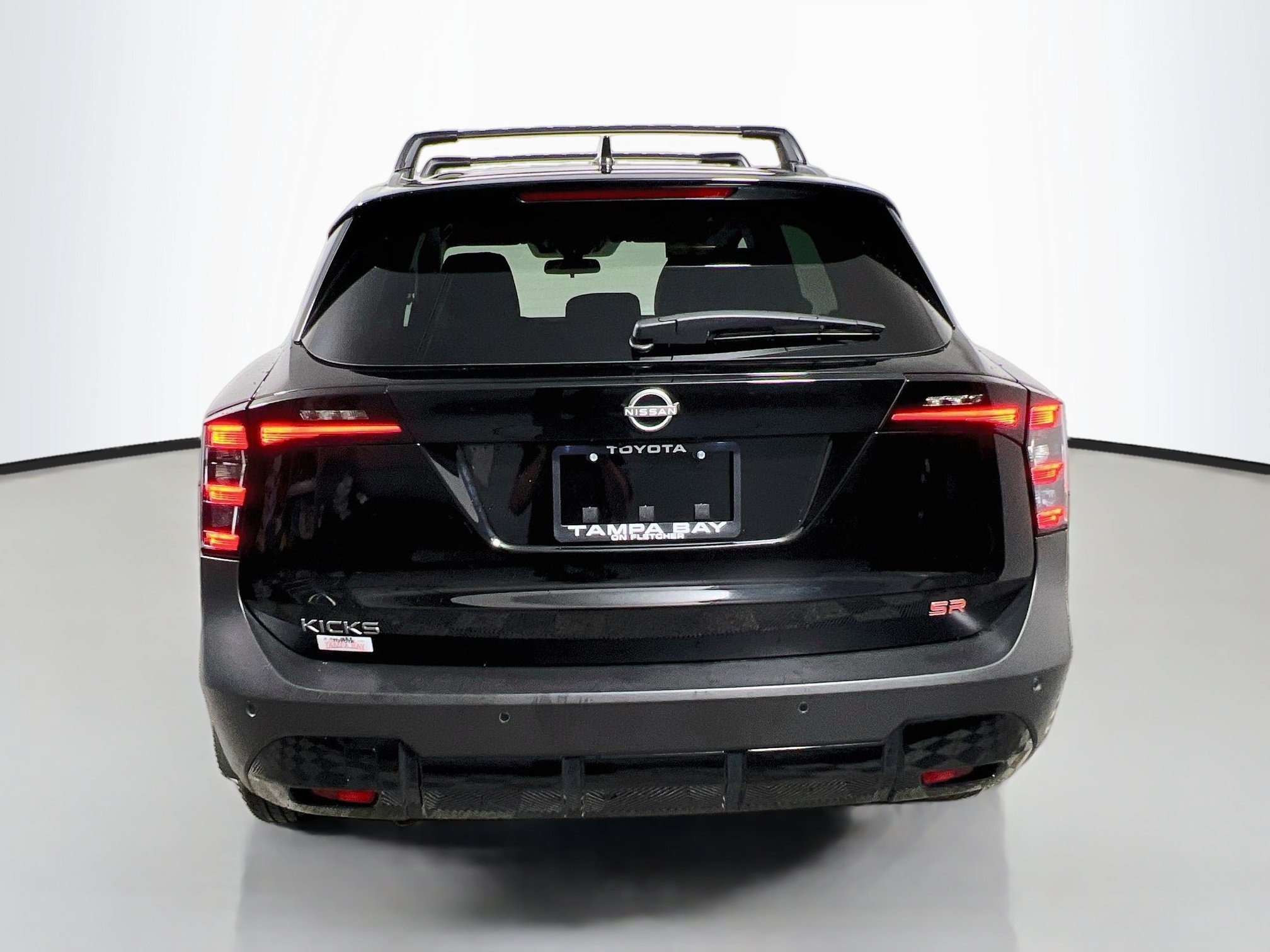 Used 2026 Nissan Kicks SR w/ Cold Weather Package FWD image 6