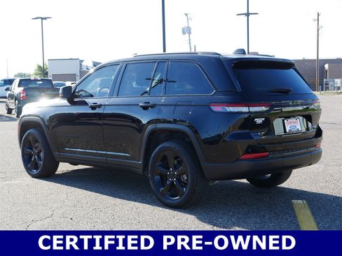 Used 2024 Jeep Grand Cherokee Limited w/ Black Appearance Package image 3