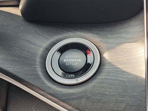 Certified 2025 Jeep Grand Cherokee Limited w/ Black Appearance Package image 30