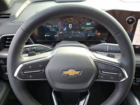 New 2026 Chevrolet Suburban Premier image 9