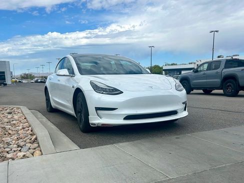 Used 2020 Tesla Model 3 Standard Range image 3