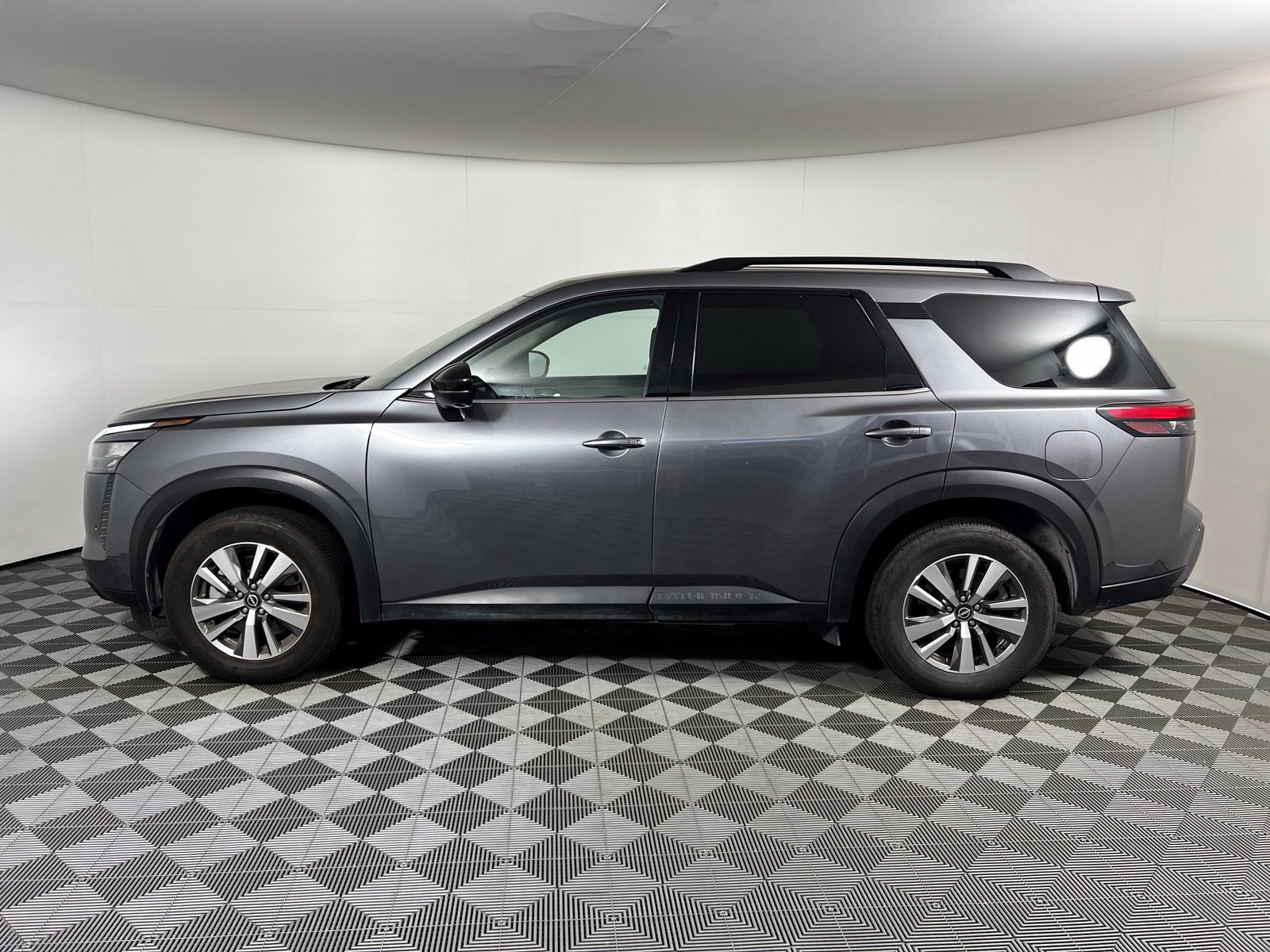 Used 2026 Nissan Pathfinder SL FWD image 8