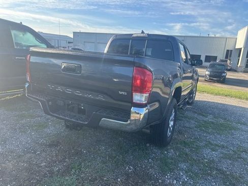 Used 2017 Toyota Tacoma SR5 w/ Tow Package image 4