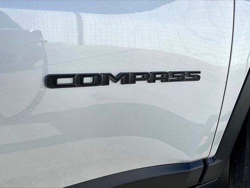 New 2026 Jeep Compass Latitude image 13