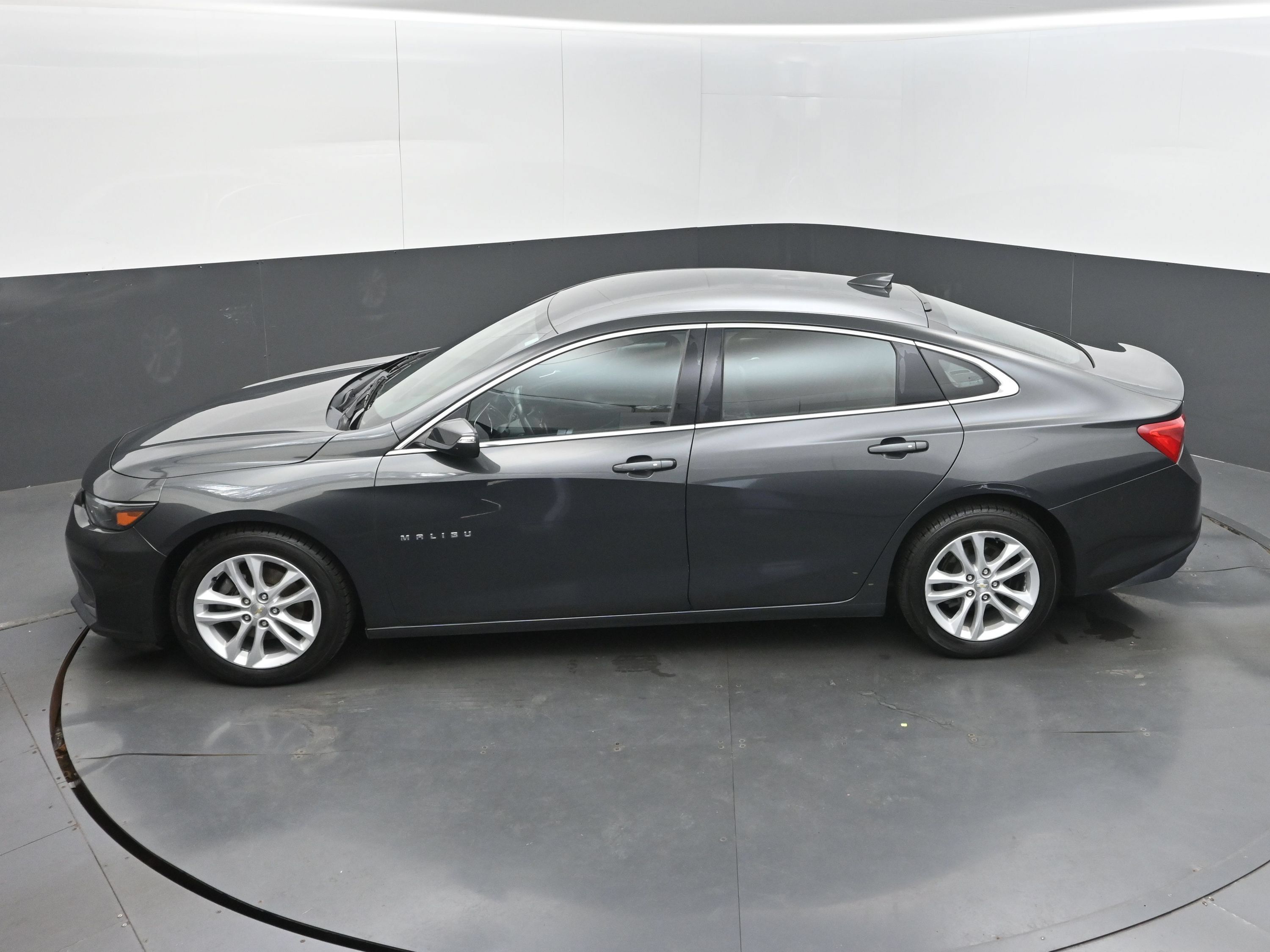 Used 2017 Chevrolet Malibu LT w/ Leather Package FWD image 35