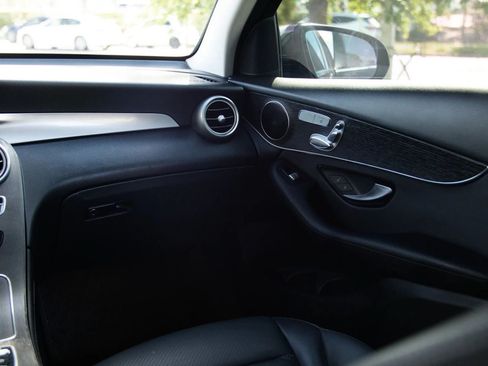 Used 2021 Mercedes-Benz GLC 300 image 31