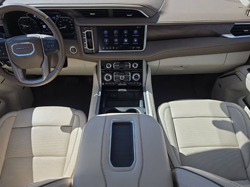 Used 2021 GMC Yukon Denali w/ Denali Premium Package image 15