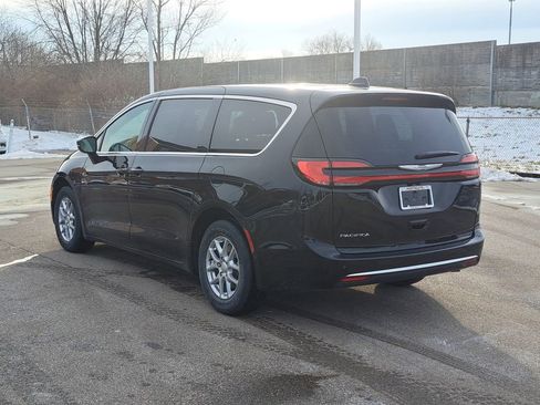 New 2026 Chrysler Pacifica Select FWD image 3