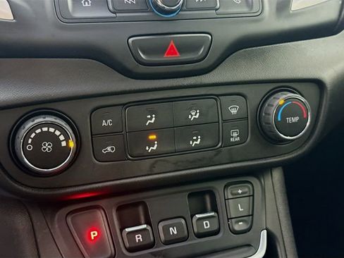 Used 2018 GMC Terrain SLE FWD image 17