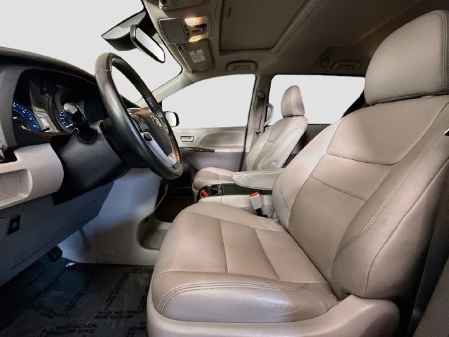 Used 2020 Toyota Sienna XLE w/ XLE Navigation Package AWD/4WD image 21