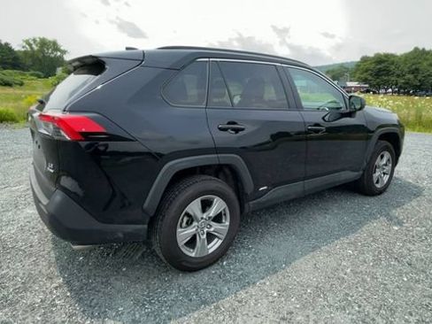 Certified 2025 Toyota RAV4 LE AWD/4WD image 8
