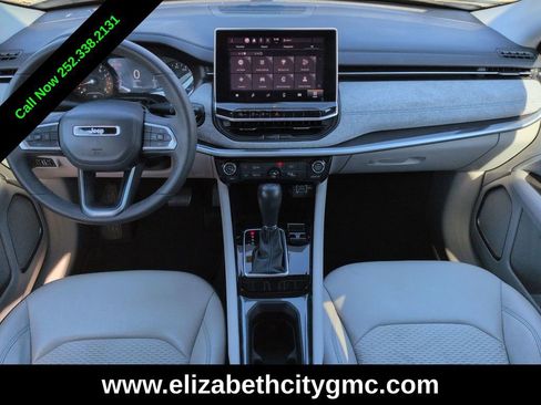 Used 2022 Jeep Compass Latitude FWD image 16