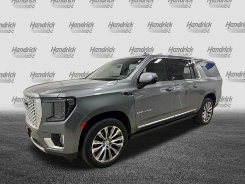 Used 2022 GMC Yukon XL Denali w/ Denali Premium Package AWD/4WD image 5