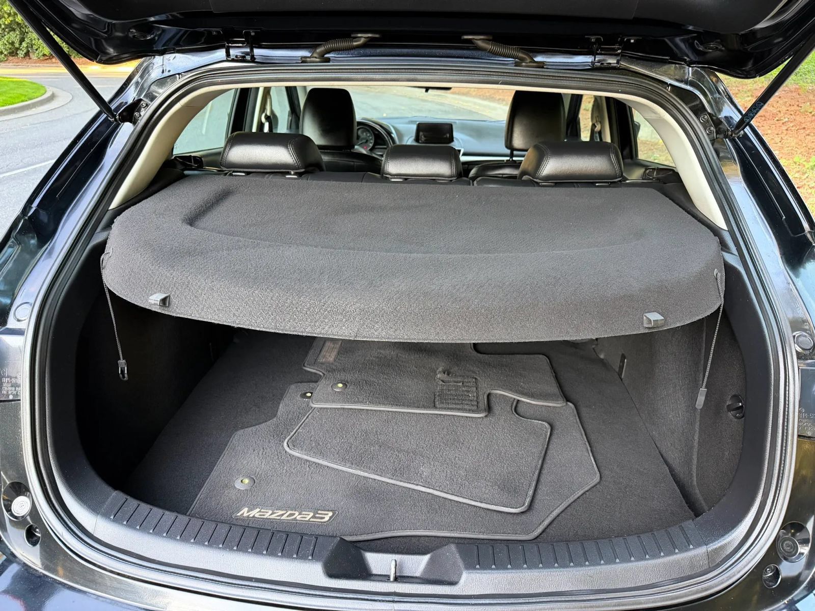 Used 2018 MAZDA MAZDA3 Touring FWD image 16