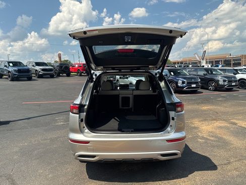 Used 2024 Mitsubishi Outlander SEL image 8