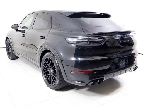 Certified 2023 Porsche Cayenne GTS w/ Premium Package Plus AWD/4WD image 3