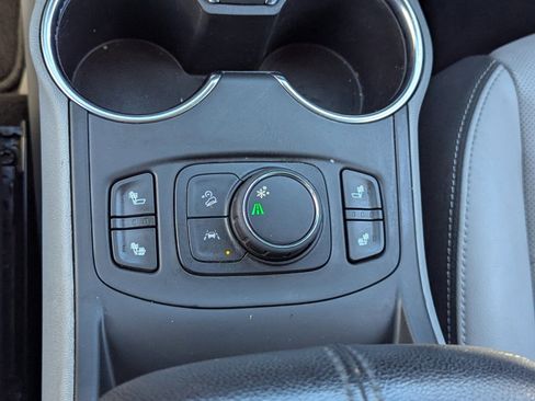 Used 2022 GMC Terrain SLT image 32