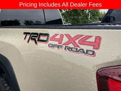 Used 2018 Toyota Tacoma TRD Off-Road AWD/4WD image 4