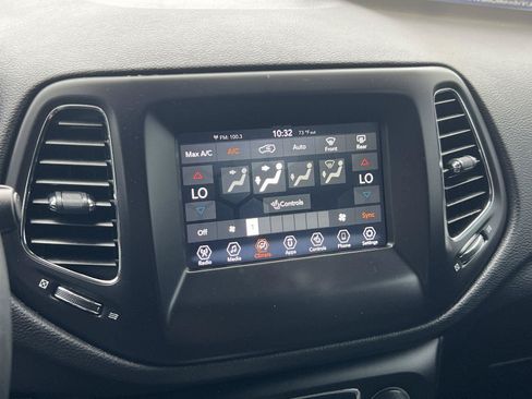 Used 2019 Jeep Compass Latitude w/ Popular Equipment Group AWD/4WD image 25