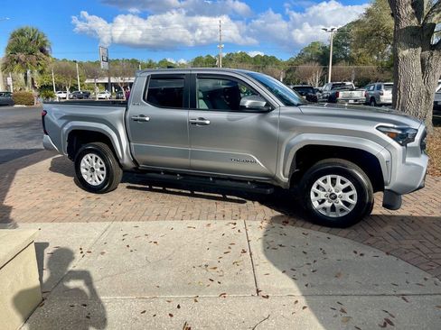 Used 2025 Toyota Tacoma SR5 image 7