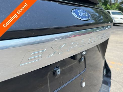 Used 2020 Ford Explorer Platinum w/ Premium Technology Package AWD/4WD image 12